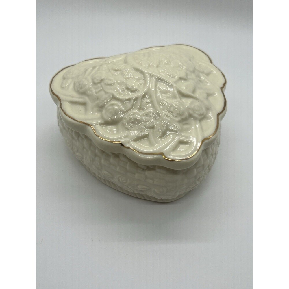 VINTAGE TRINKET BOX HAMPTON IVORY PORCELAIN HEART SHAPE CREAM BRIDGERTON STYLE